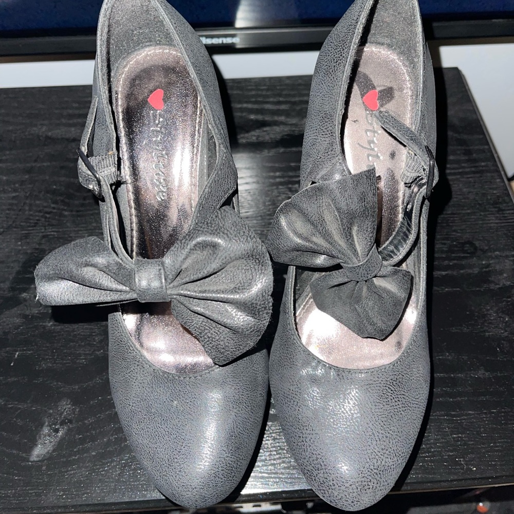 Black Heels with Bow detail!